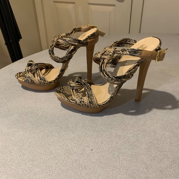 NWOB Victoria’s Secret Tan/Black Snakeprint Platform High Sandals sz 8.5 B - Picture 4 of 7